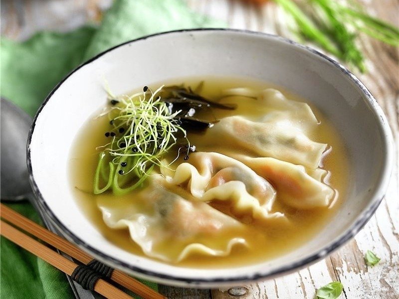 SOUP & ROLL - CHEF SURAPIN PANYA