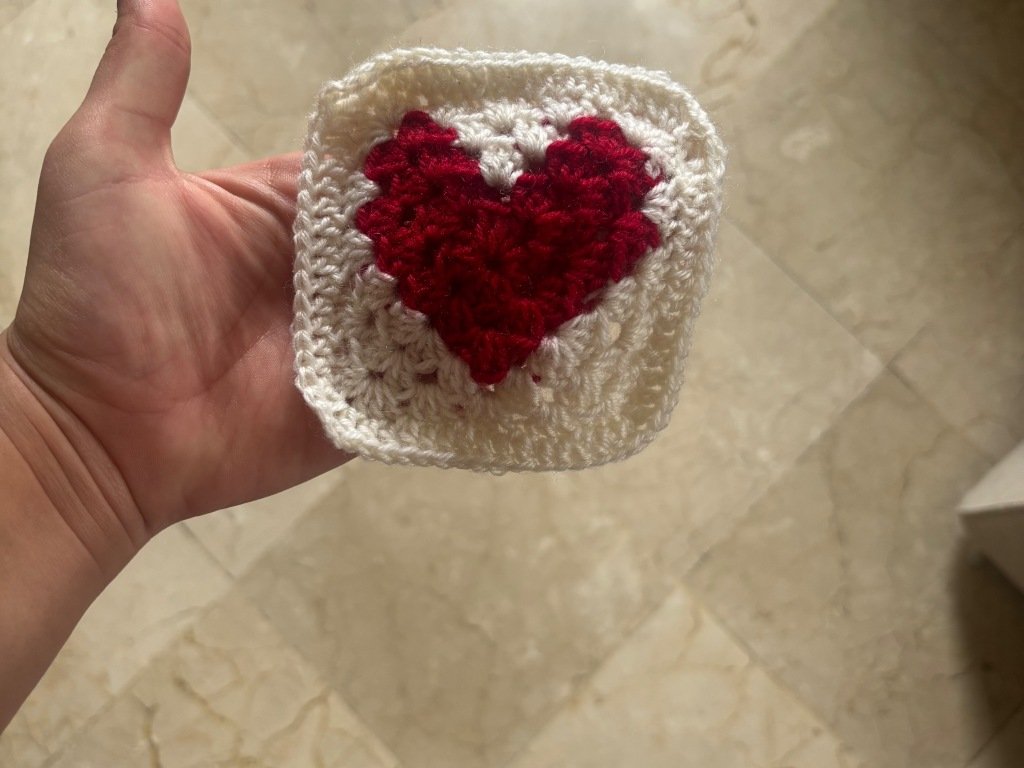 Love is in the air: granny square