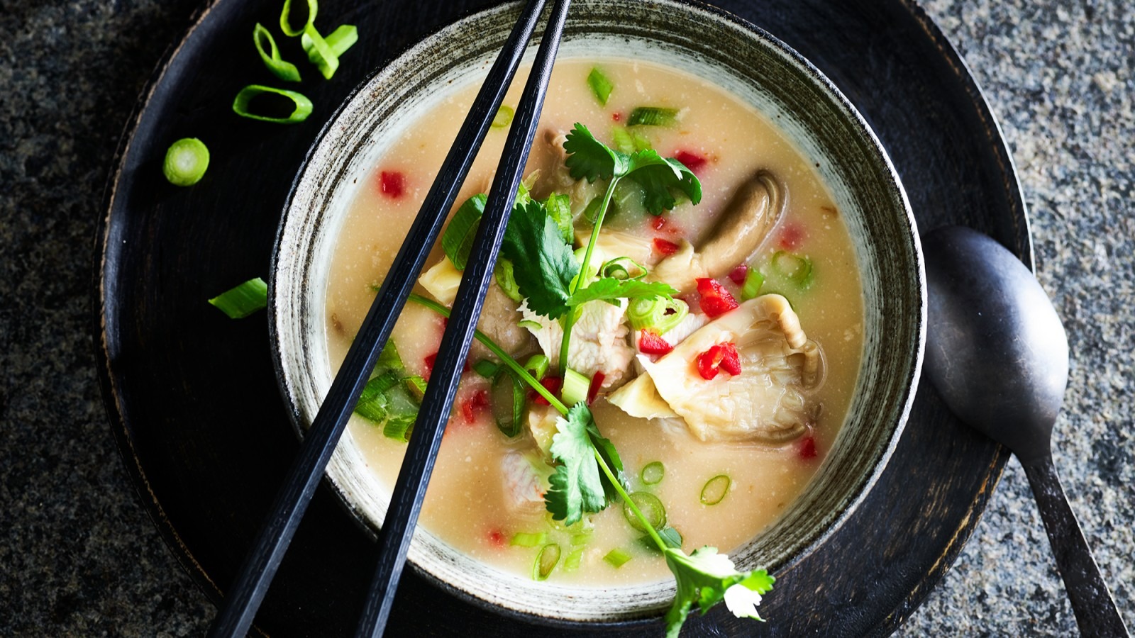 SOUPS & ROLLS: COCINA THAI - SURAPIN PANYA