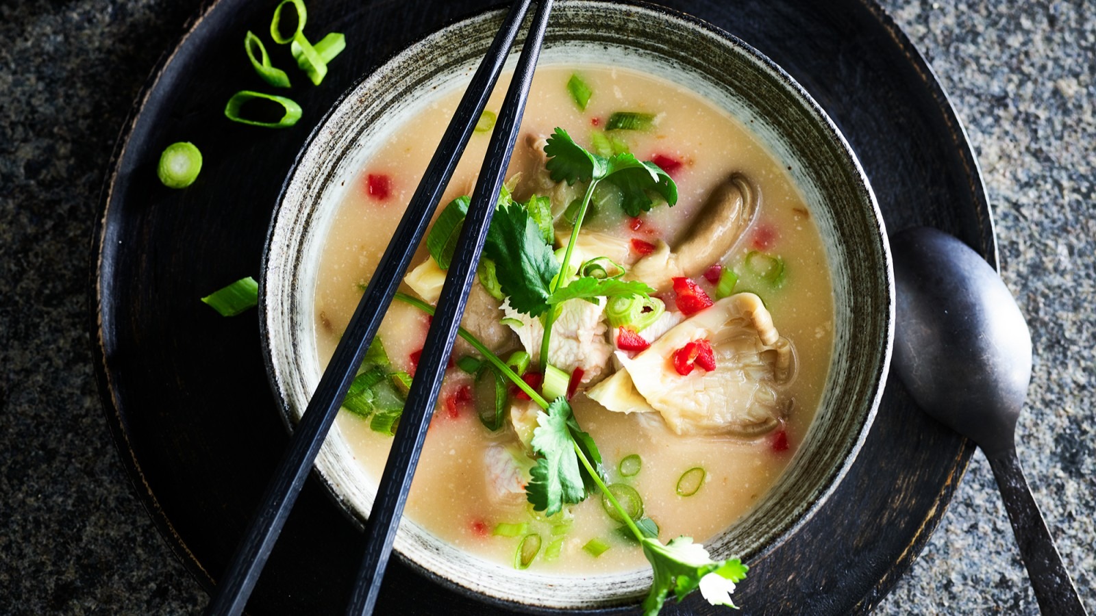 SOUPS & ROLLS: COCINA THAI - SURAPIN PANYA